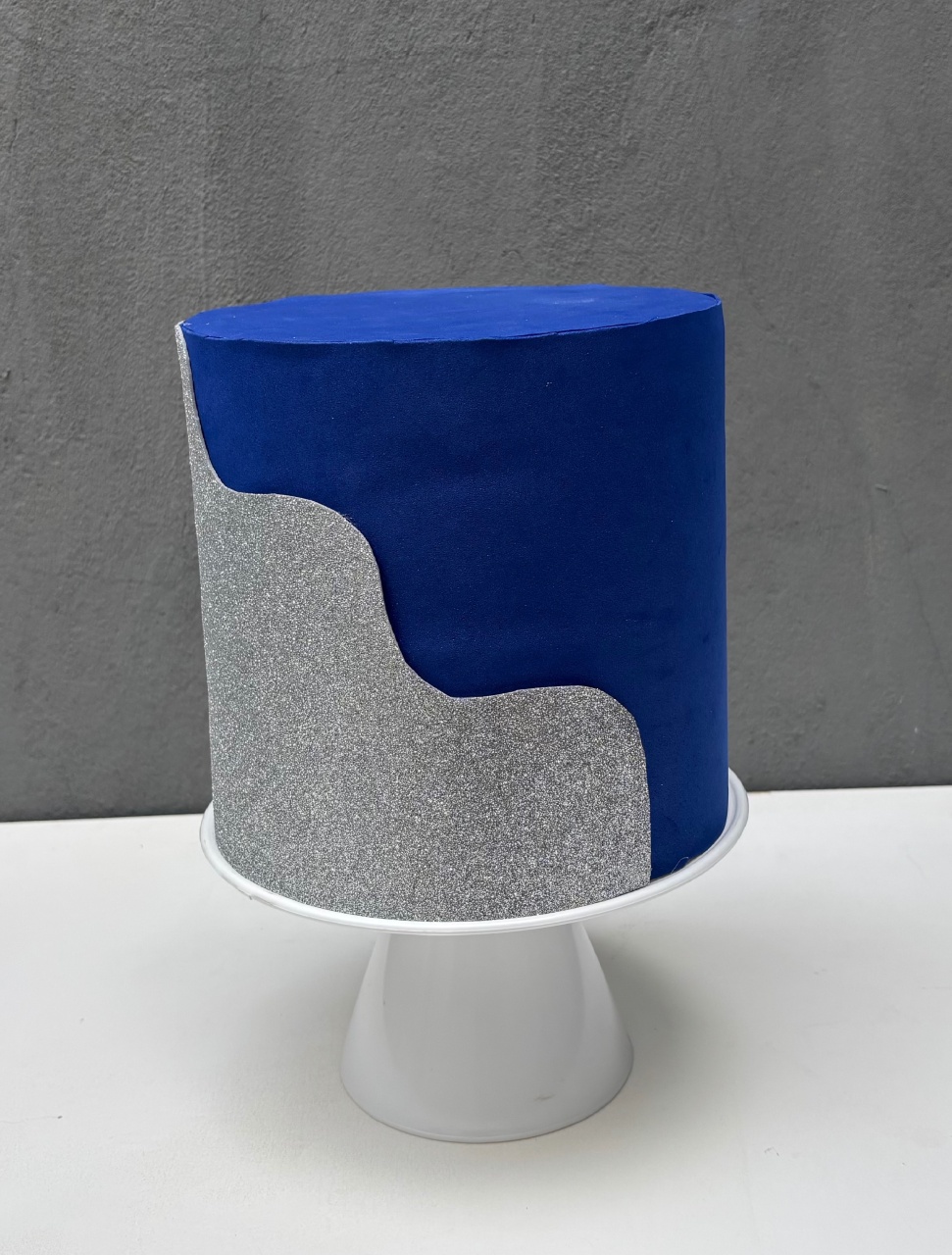 Bolo Fake Azul E Prata - Dona Amora Decoração 