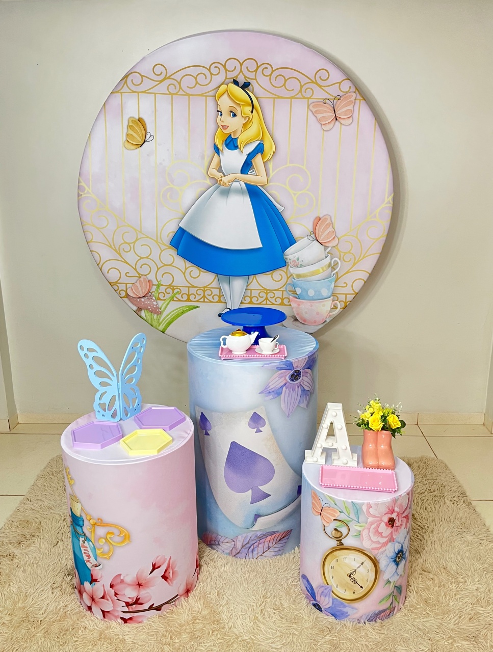 Alice No País das Maravilhas 1  - Dona Amora Decoração 