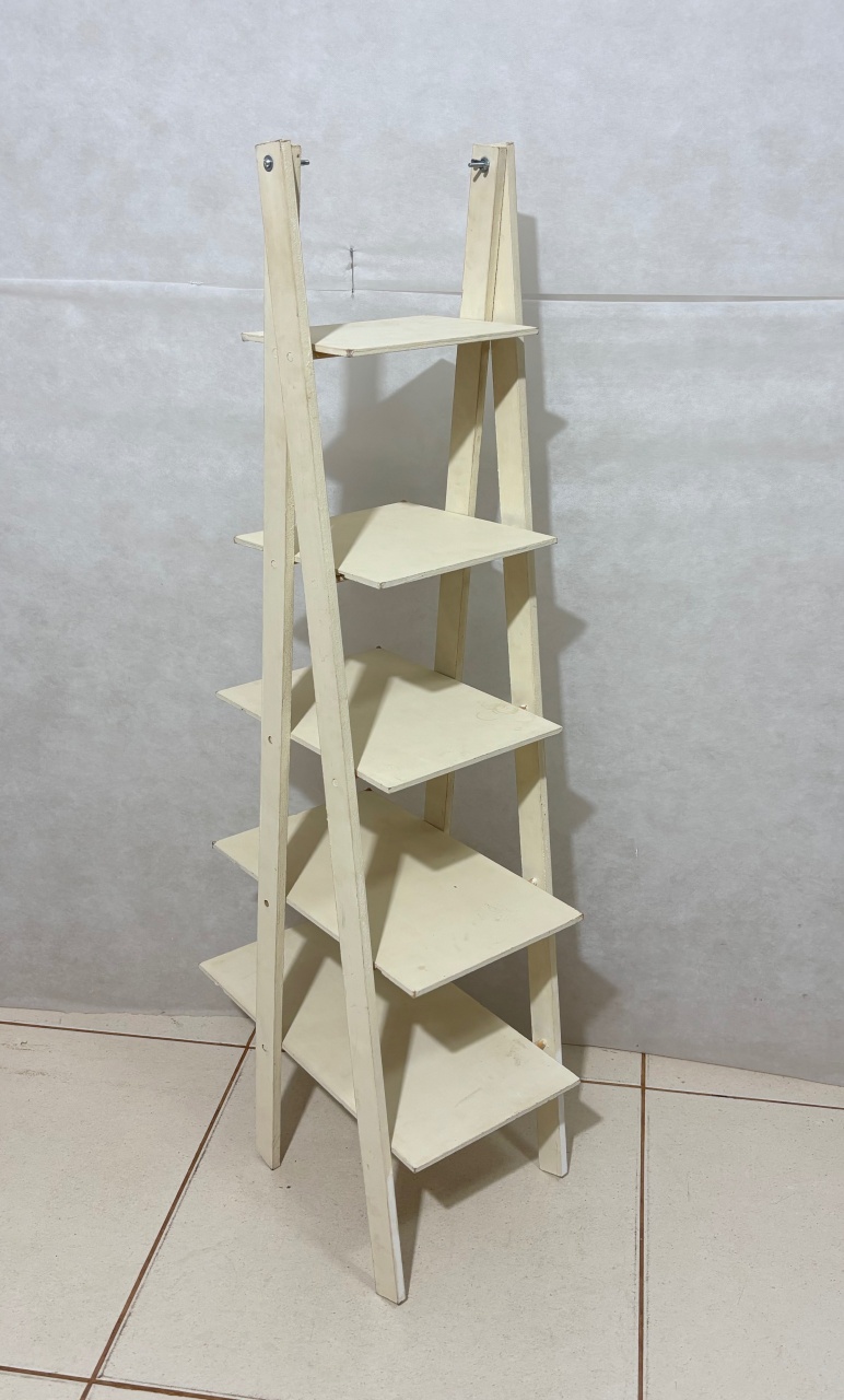 Escadinha Bege - Dona Amora Decoração 