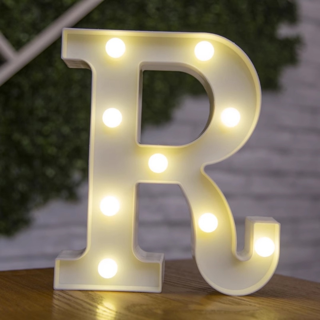 Letra R Led  - Dona Amora Decoração 