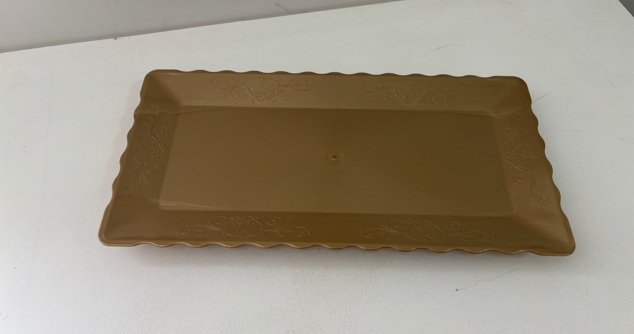 Bandeja Dourada Retangular  - Dona Amora Decoração 
