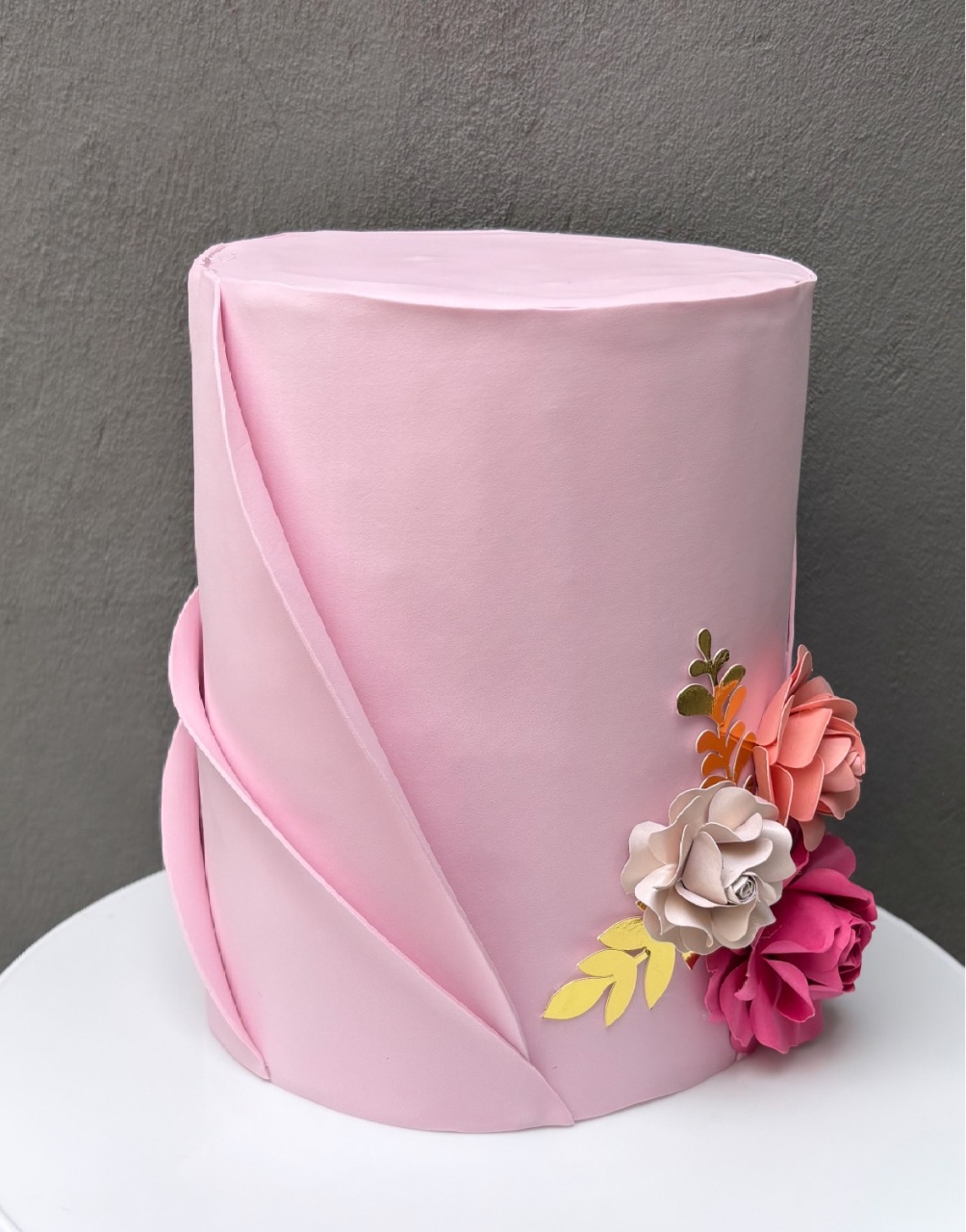 Bolo Fake Rosa  - Dona Amora Decoração 