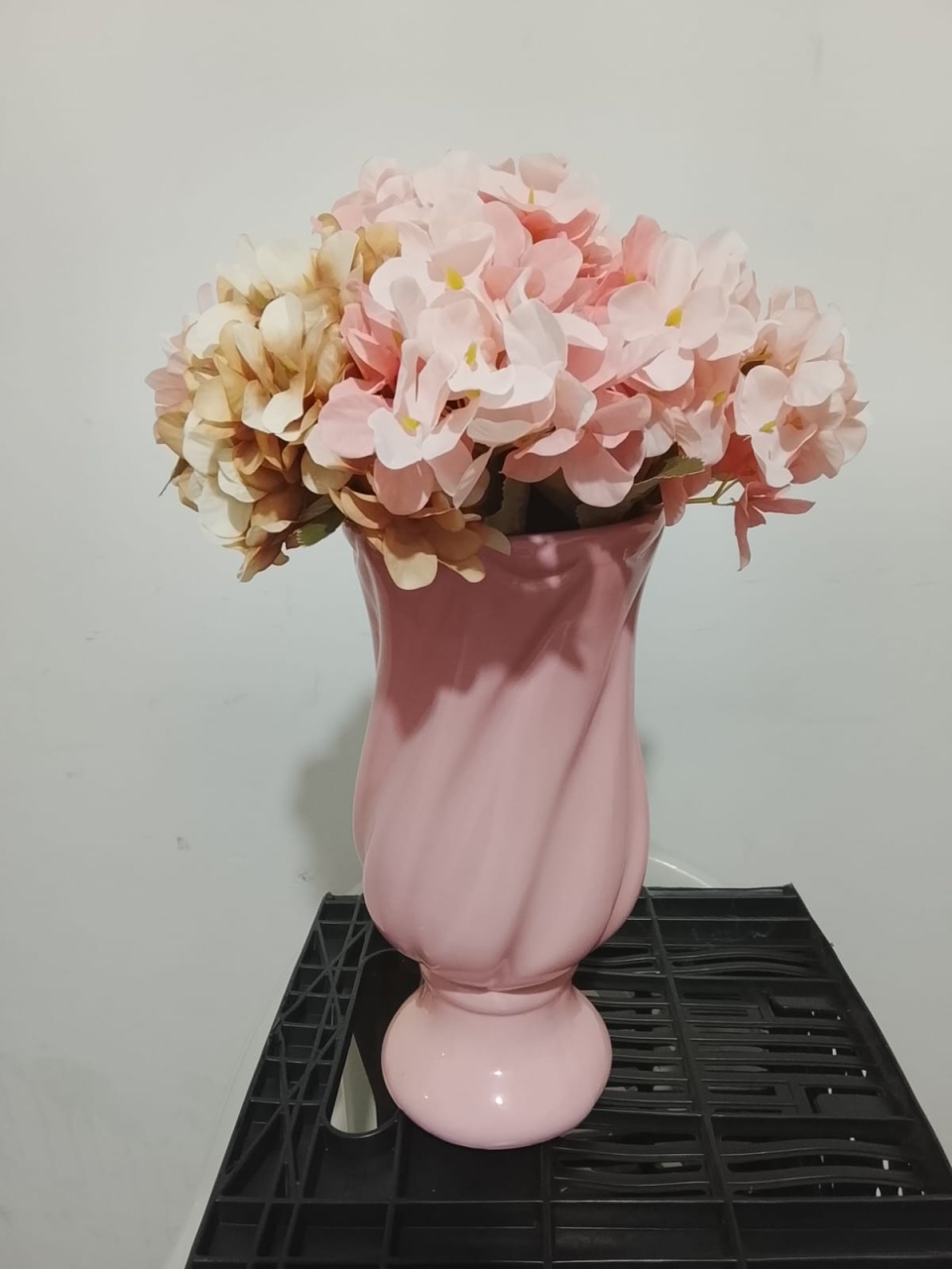 Arranjo Floral - Vaso Rosa Com Hortências - NaianeRochafestas