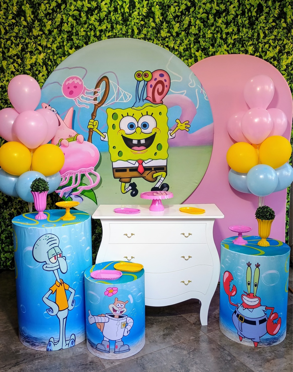 Bob Esponja Menina - Kit Ouro   - Pegue e Brilha Decorações 