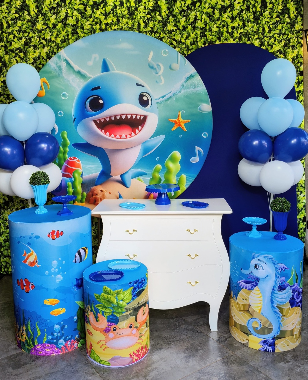 Fundo Do Mar Baby Shark - Kit Ouro  - Pegue e Brilha Decorações 