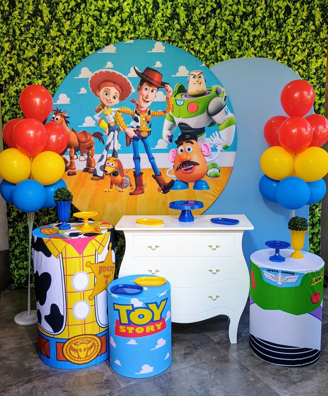 Toy Story - Kit Ouro  - Pegue e Brilha Decorações 