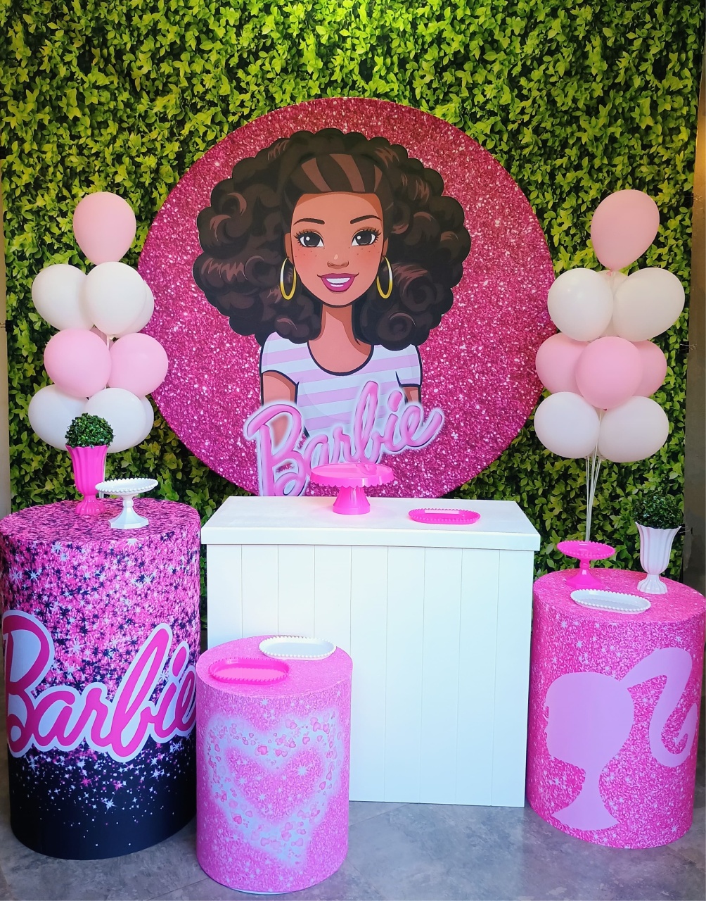 Barbie Cacheada - Kit Prata  - Pegue e Brilha Decorações 