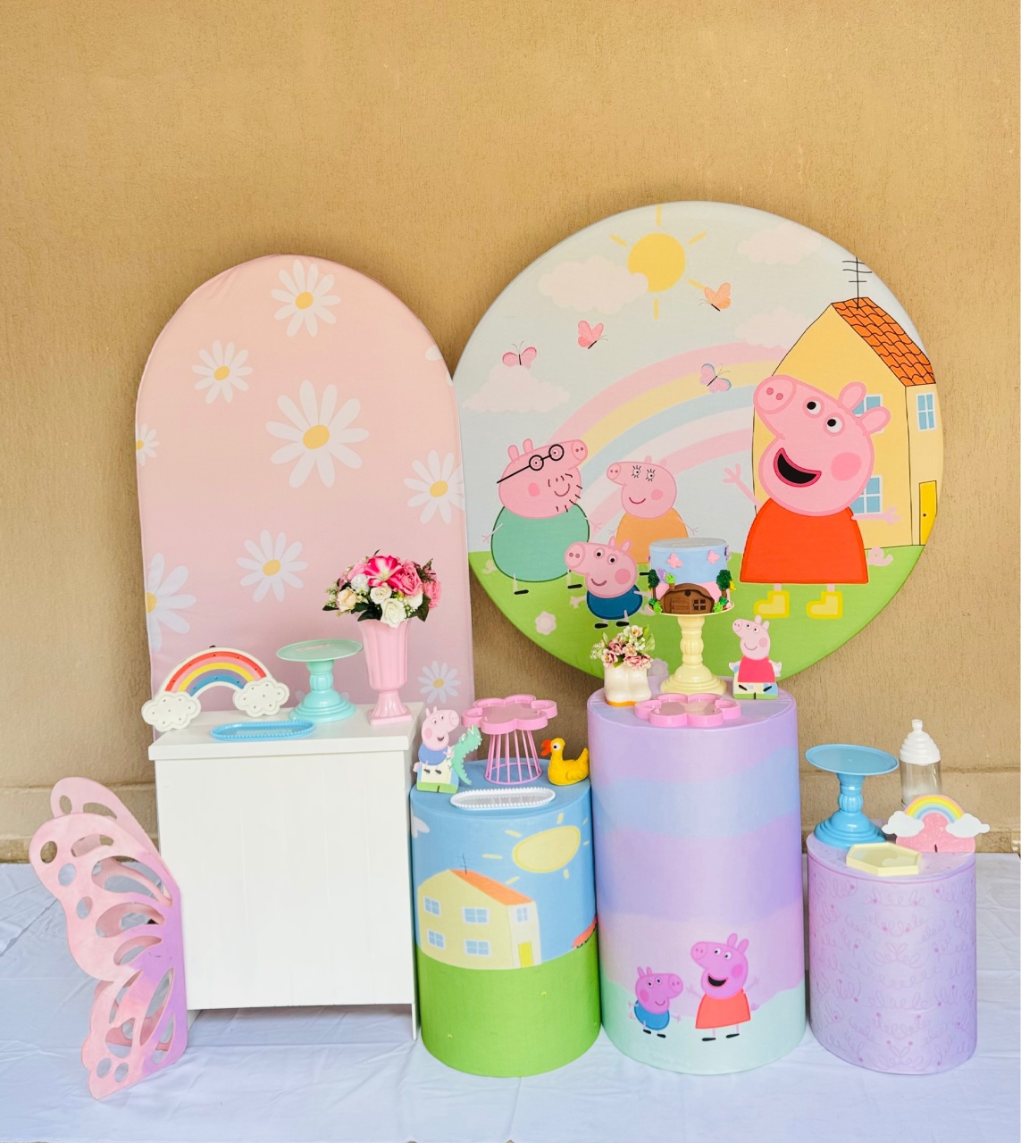 Alugue Tema Para Festa Decoração Peppa (Modelo 2) - Abra Cadabra Pegue e Monte