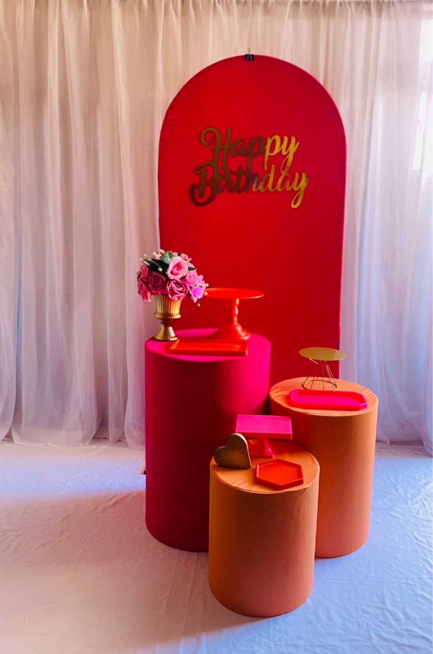 Alugue Tema Para Festa Decoração Pink E Laranja (Modelo 1) - Abra Cadabra Pegue e Monte