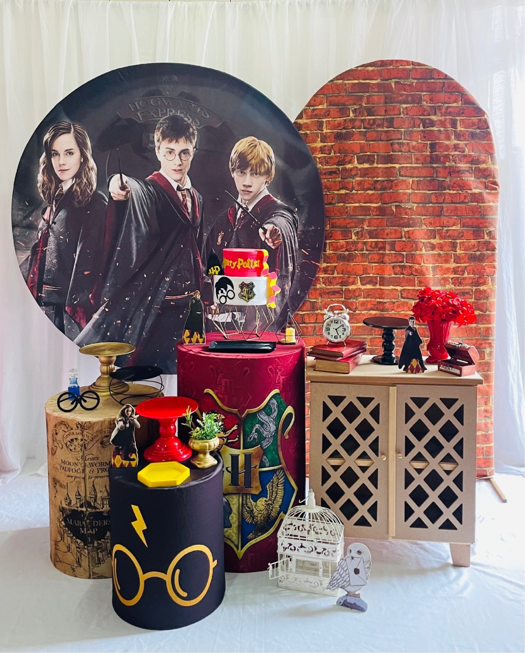 Alugue Tema Para Festa Decoração Harry Potter (Modelo 2) - Abra Cadabra Pegue e Monte