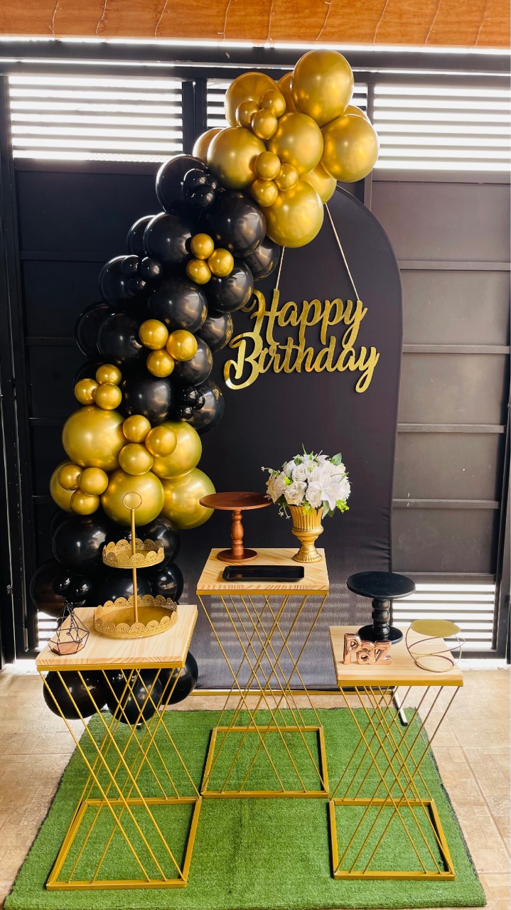 Alugue Tema Para Festa Decoração Preto E Dourado  - Abra Cadabra Pegue e Monte