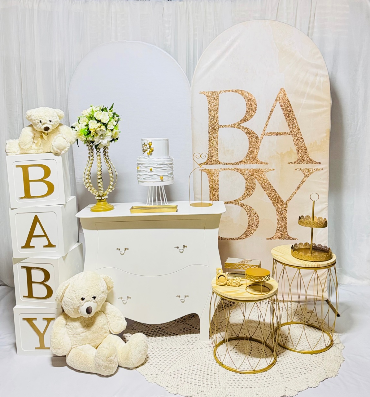 Alugue Tema Para Festa Chá de Bebê Branco Com Dourado  - Abra Cadabra Pegue e Monte