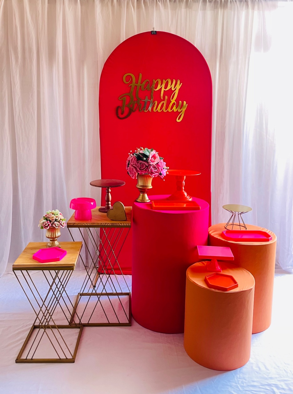 Alugue Tema Para Festa Decoração Pink E Laranja  - Abra Cadabra Pegue e Monte