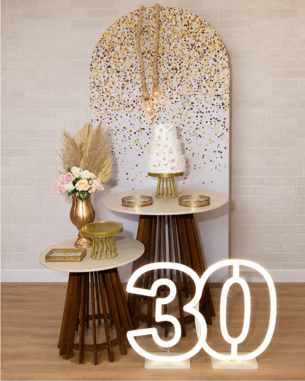 Alugue  Decoração 30 Anos (Modelo 8) - HZM Decoração e Locação