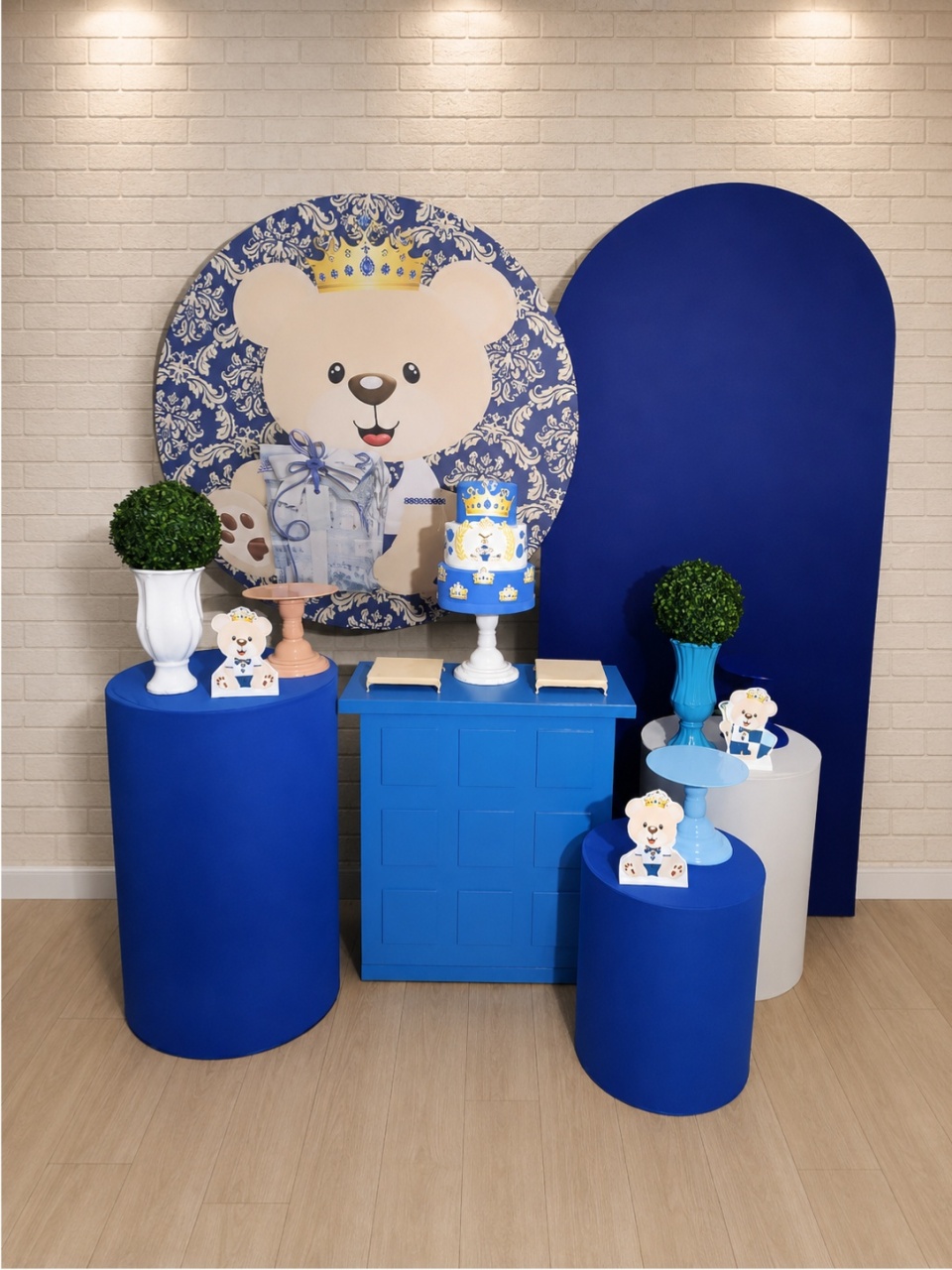 Alugue Decoração Ursinho Realeza (Modelo 3) - HZM Decoração e Locação