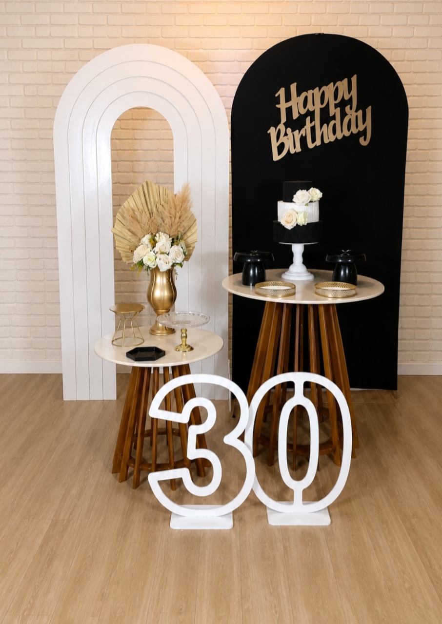 Alugue Decoração 30 Anos ( Modelo 15) - HZM Decoração e Locação