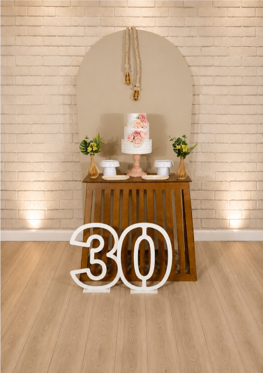 Alugue Decoração 30 Anos ( Modelo 3) - HZM Decoração e Locação