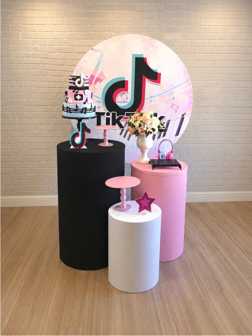 Alugue Decoração Tik Tok (Modelo 1) - HZM Decoração e Locação