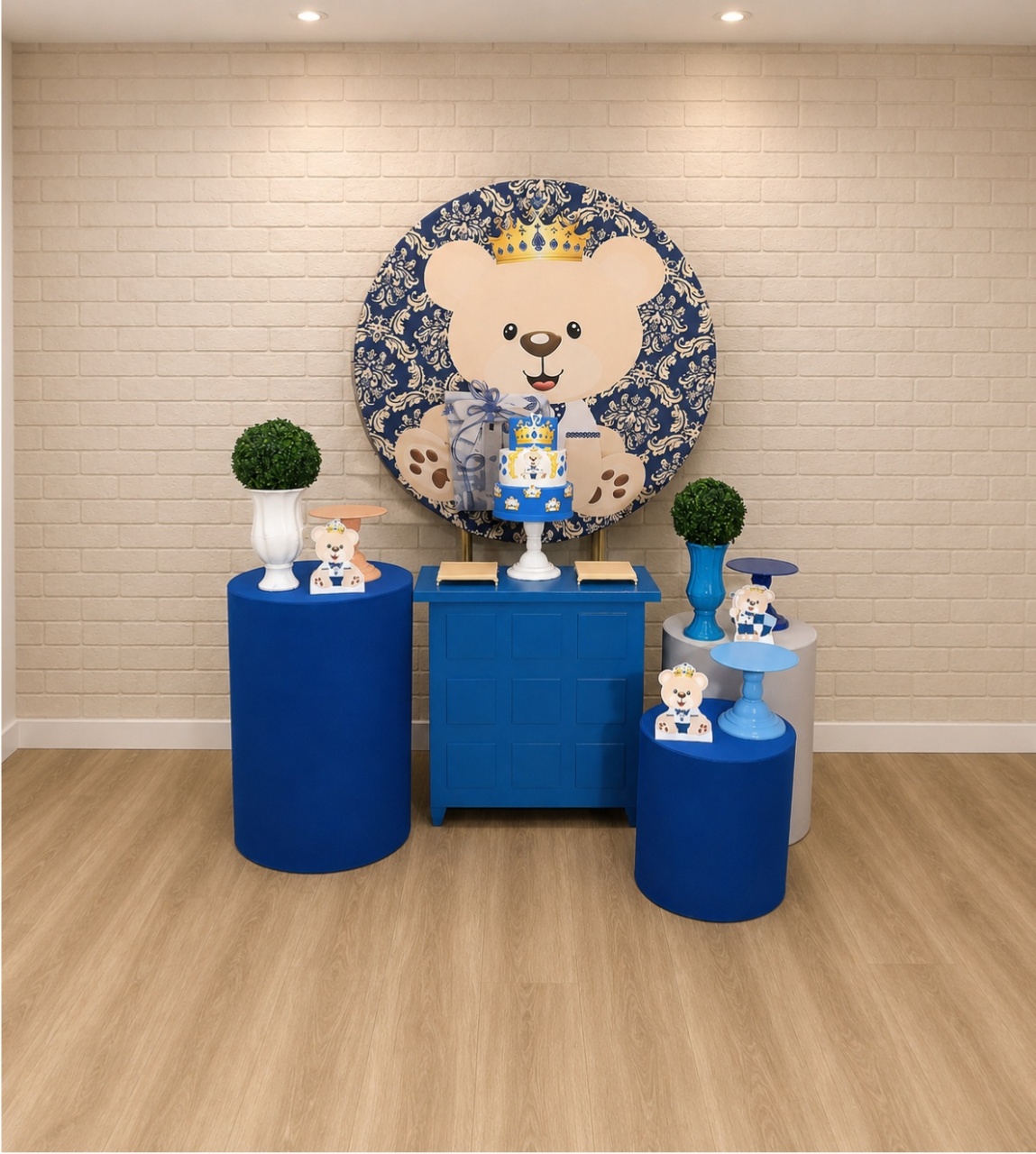 Alugue Decoração Ursinho Realeza (Modelo 2) - HZM Decoração e Locação