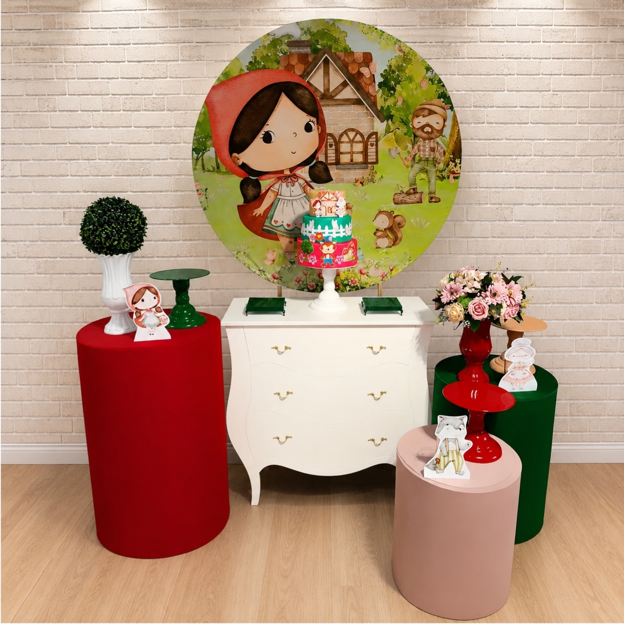 Alugue Decoração Chapeuzinho Vermelho (Modelo 2)  - HZM Decoração e Locação