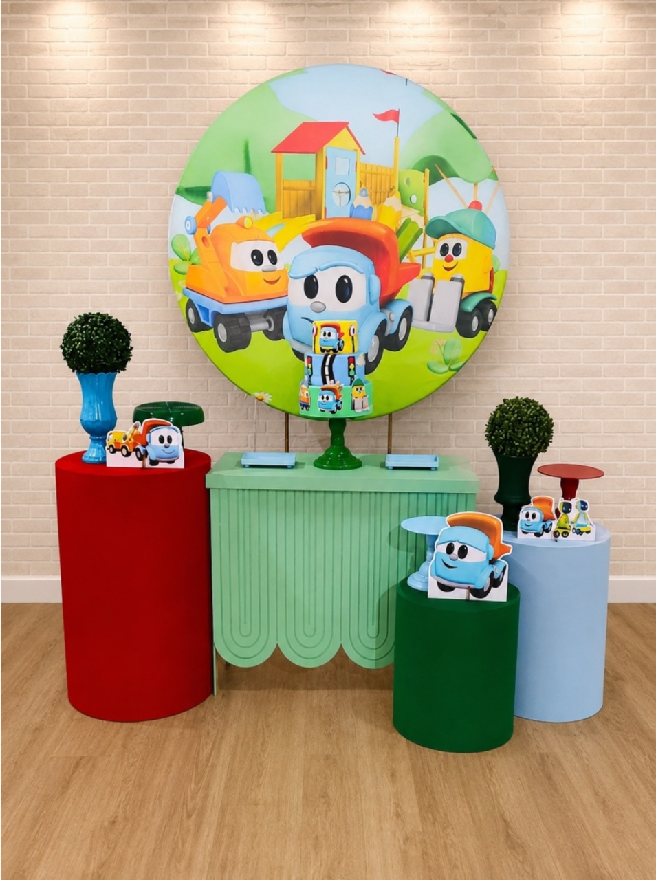 Alugue Decoração Leo O Caminhão ( Modelo 2) - HZM Decoração e Locação