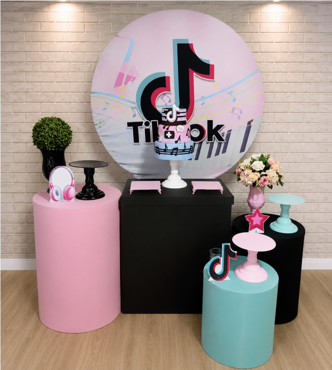 Alugue Decoração Tik Tok (Modelo 2) - HZM Decoração e Locação