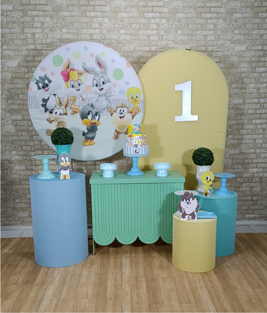 Alugue Decoração Lunney Tunes (Modelo 4) - HZM Decoração e Locação