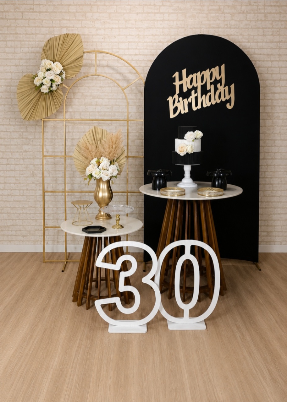 Alugue Decoração 30 Anos ( Modelo 16) - HZM Decoração e Locação