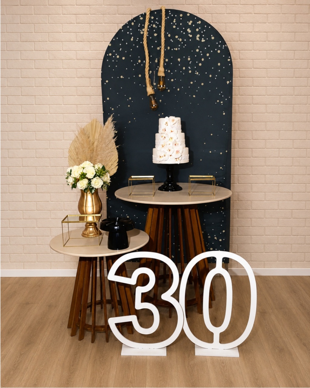 Alugue  Decoração 30 Anos (Modelo 9) - HZM Decoração e Locação