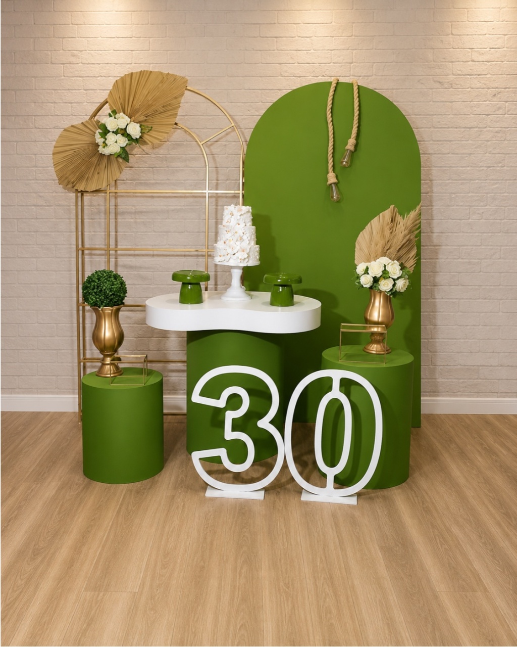 Alugue  Decoração 30 Anos (Modelo 6) - HZM Decoração e Locação