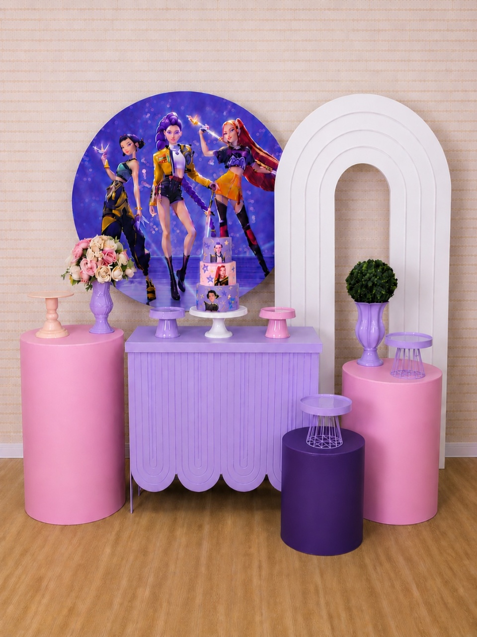 Alugue Decoração Guerreiras Kpop (Modelo 6) - HZM Decoração e Locação