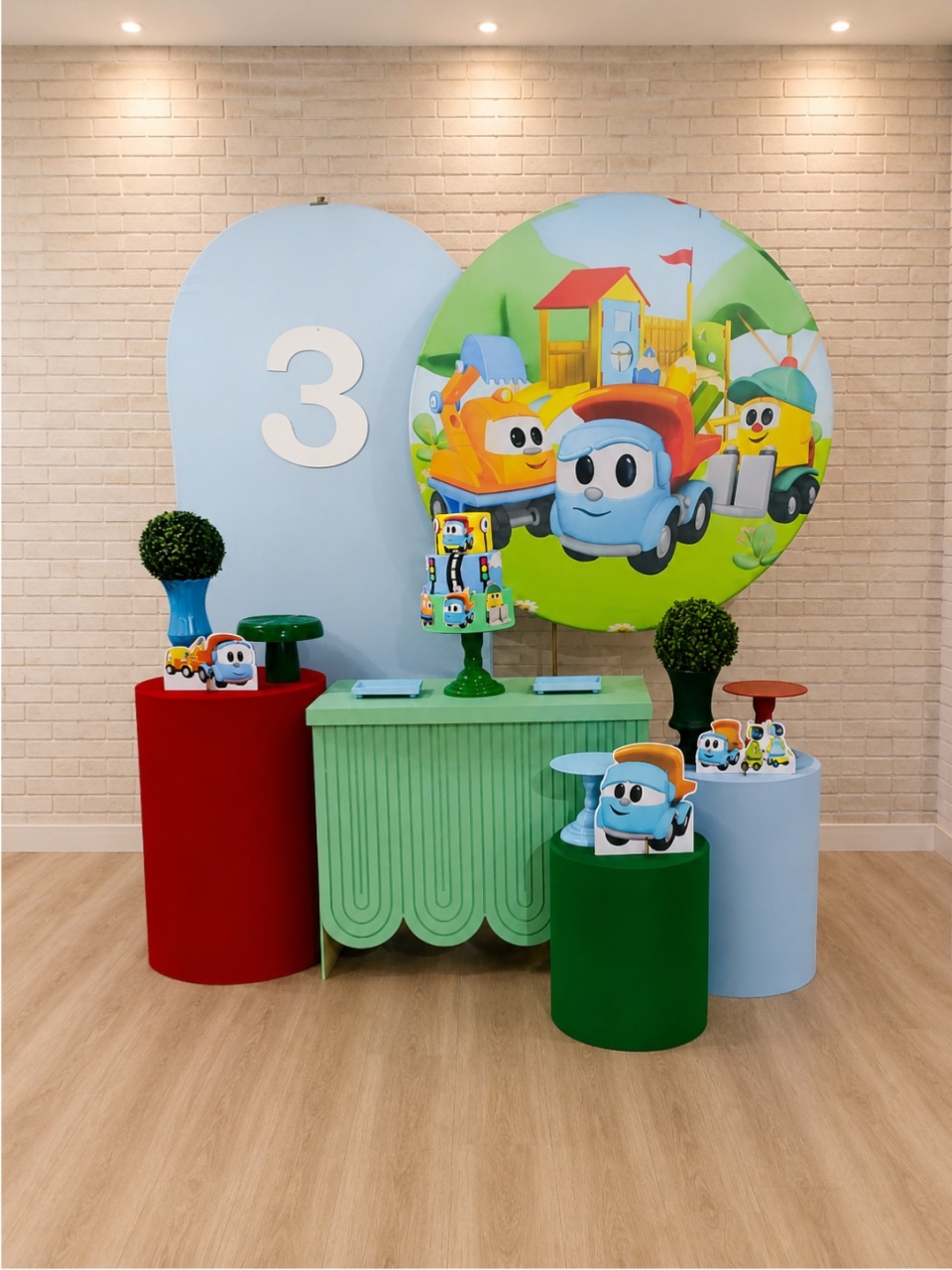 Alugue Decoração Leo O Caminhão ( Modelo 3) - HZM Decoração e Locação