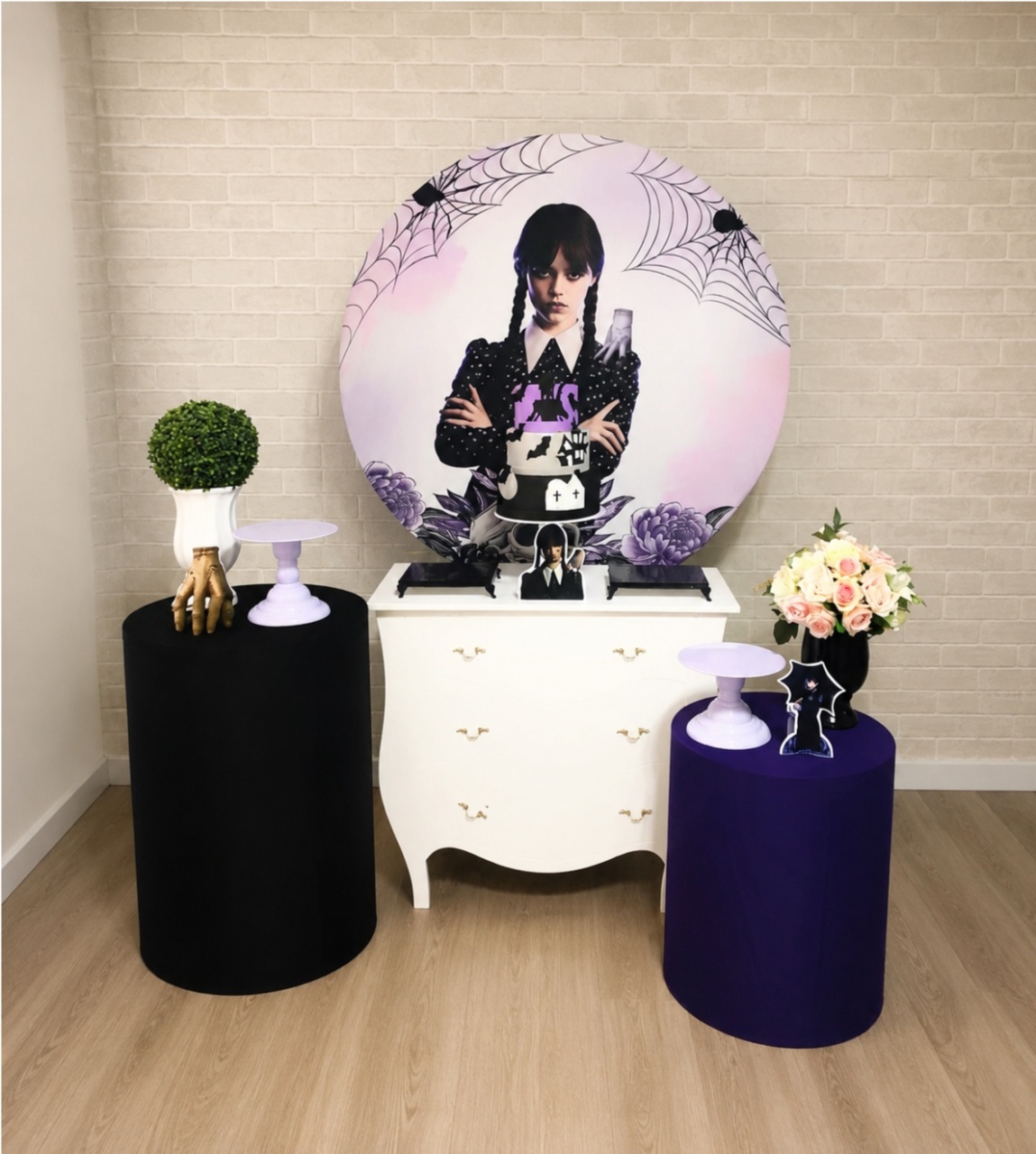Alugue Decoração Wandinha ( Modelo 2) - HZM Decoração e Locação