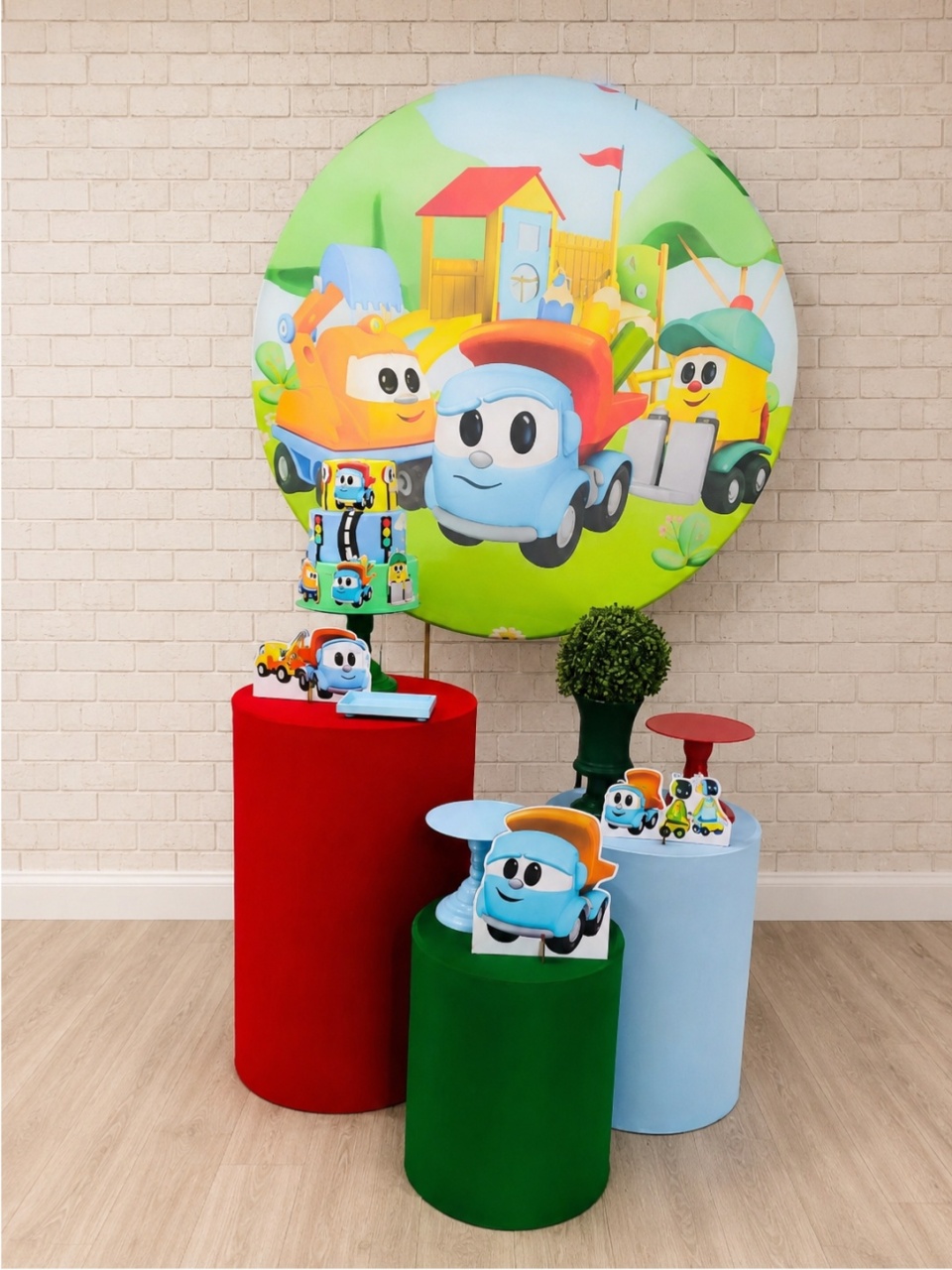 Alugue Decoração Leo O Caminhão  - HZM Decoração e Locação