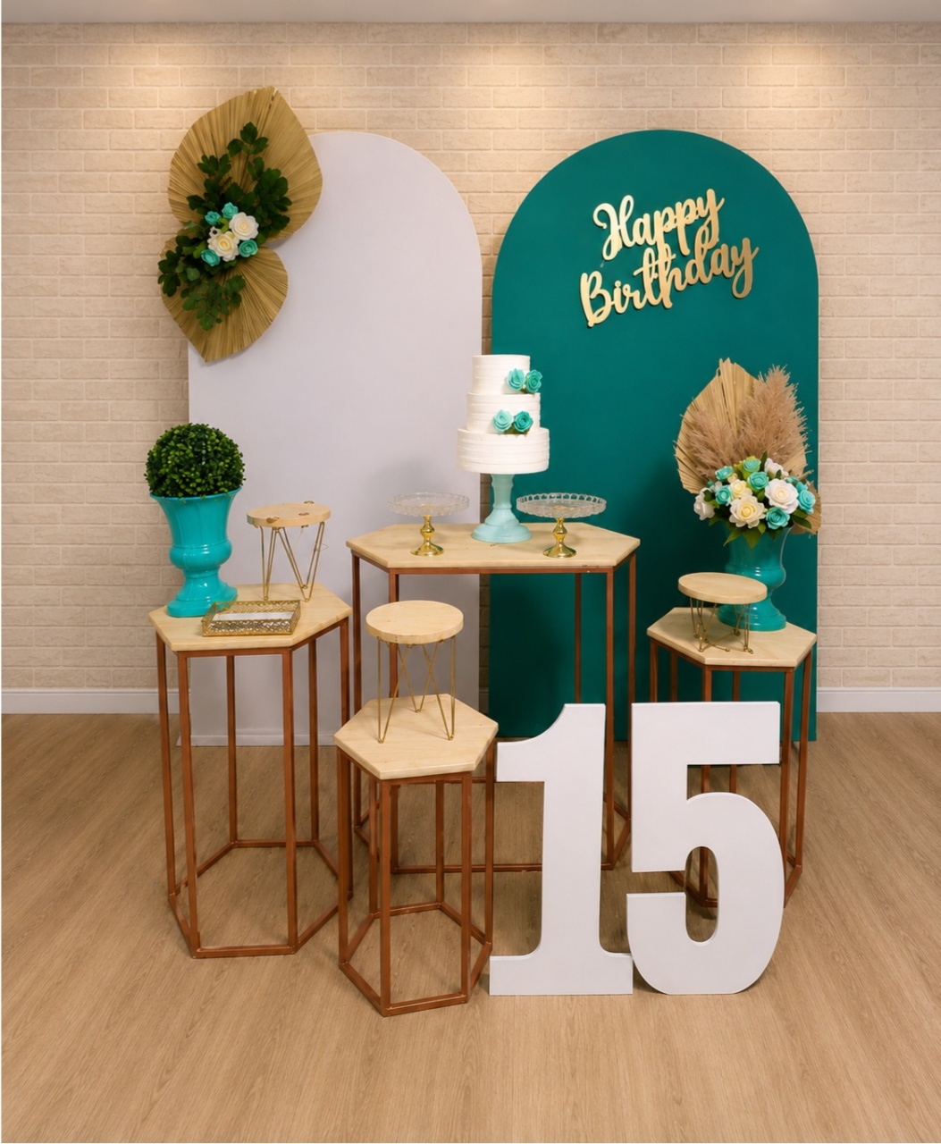 Alugue Decoração 15 Anos ( Modelo 1) - HZM Decoração e Locação