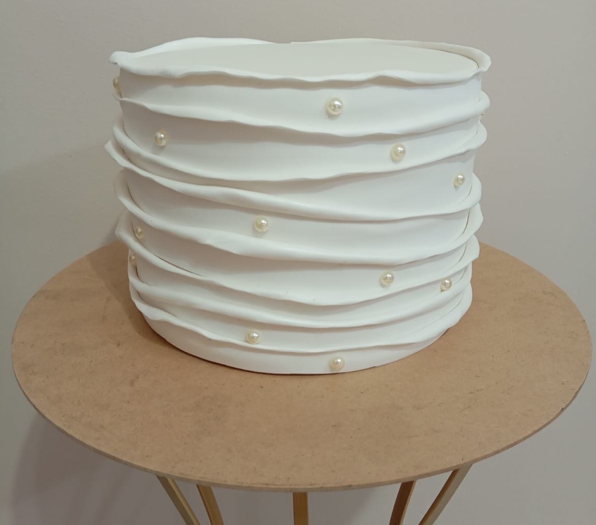 Bolo Cenográfico Branco 1A - Amanda Bastos Decor