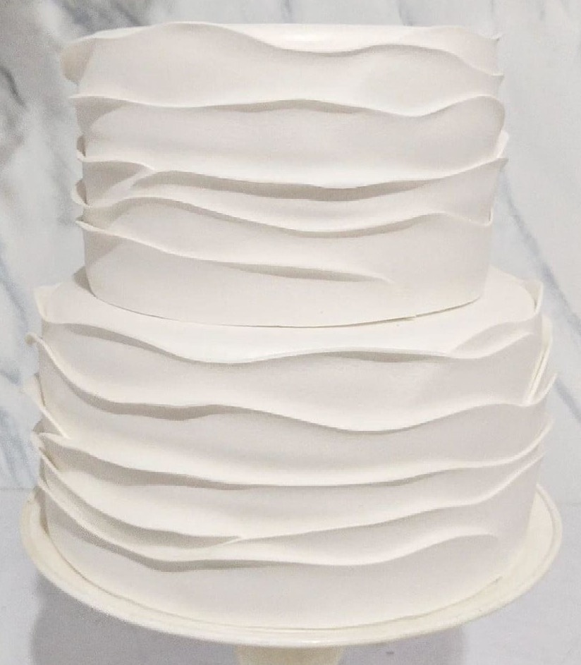 Bolo Cenográfico Ondas Branco 2A - Amanda Bastos Decor