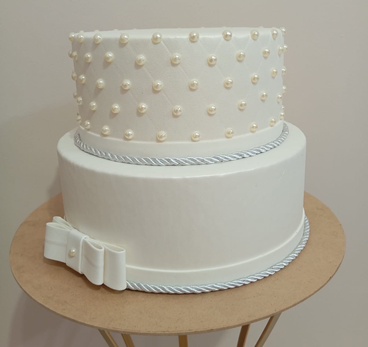 Bolo Cenográfico Branco 2A - Amanda Bastos Decor