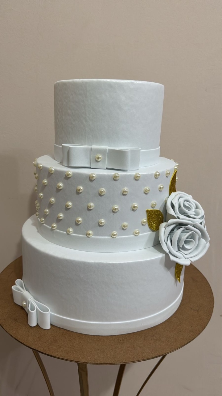 Bolo Cenográfico Branco 3A - Amanda Bastos Decor