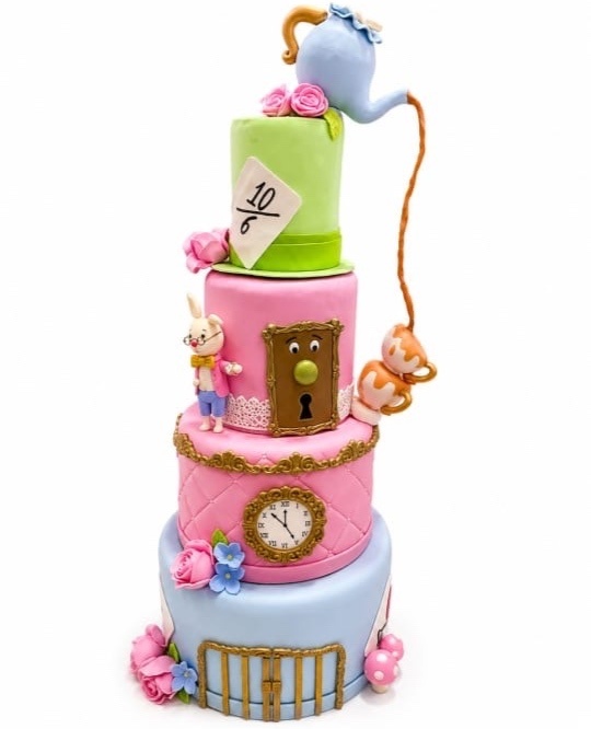 Bolo Cenográfico Alice No País das Maravilhas - Amanda Bastos Decor