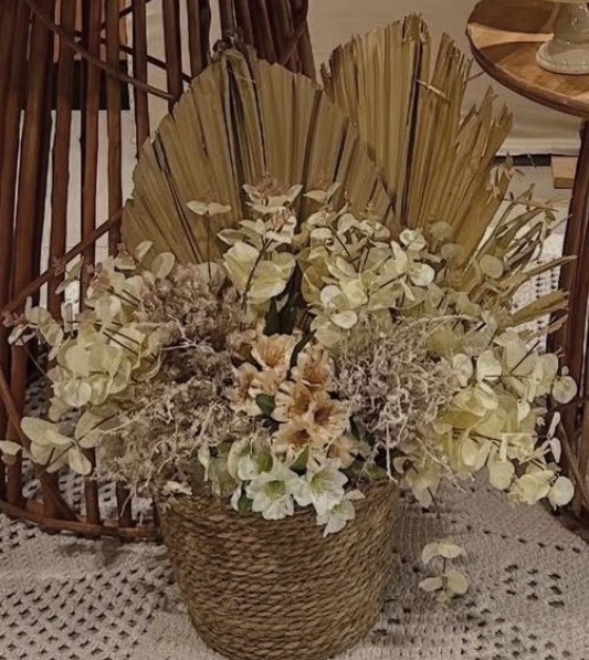Arranjo de Chão Com Flores Secas - Amanda Bastos Decor