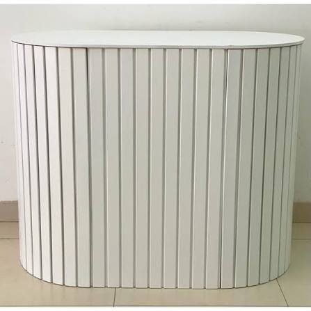 Mesa Cômoda Fale Oval Branca - Amanda Bastos Decor