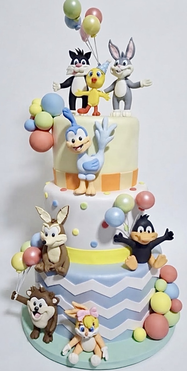Bolo Cenográfico Baby Looney Tunes - Amanda Bastos Decor