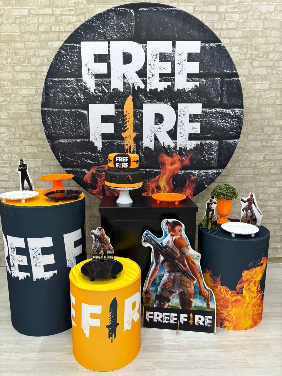Free Fire  Kit Ouro  - Iara Maria Arruda da Silva
