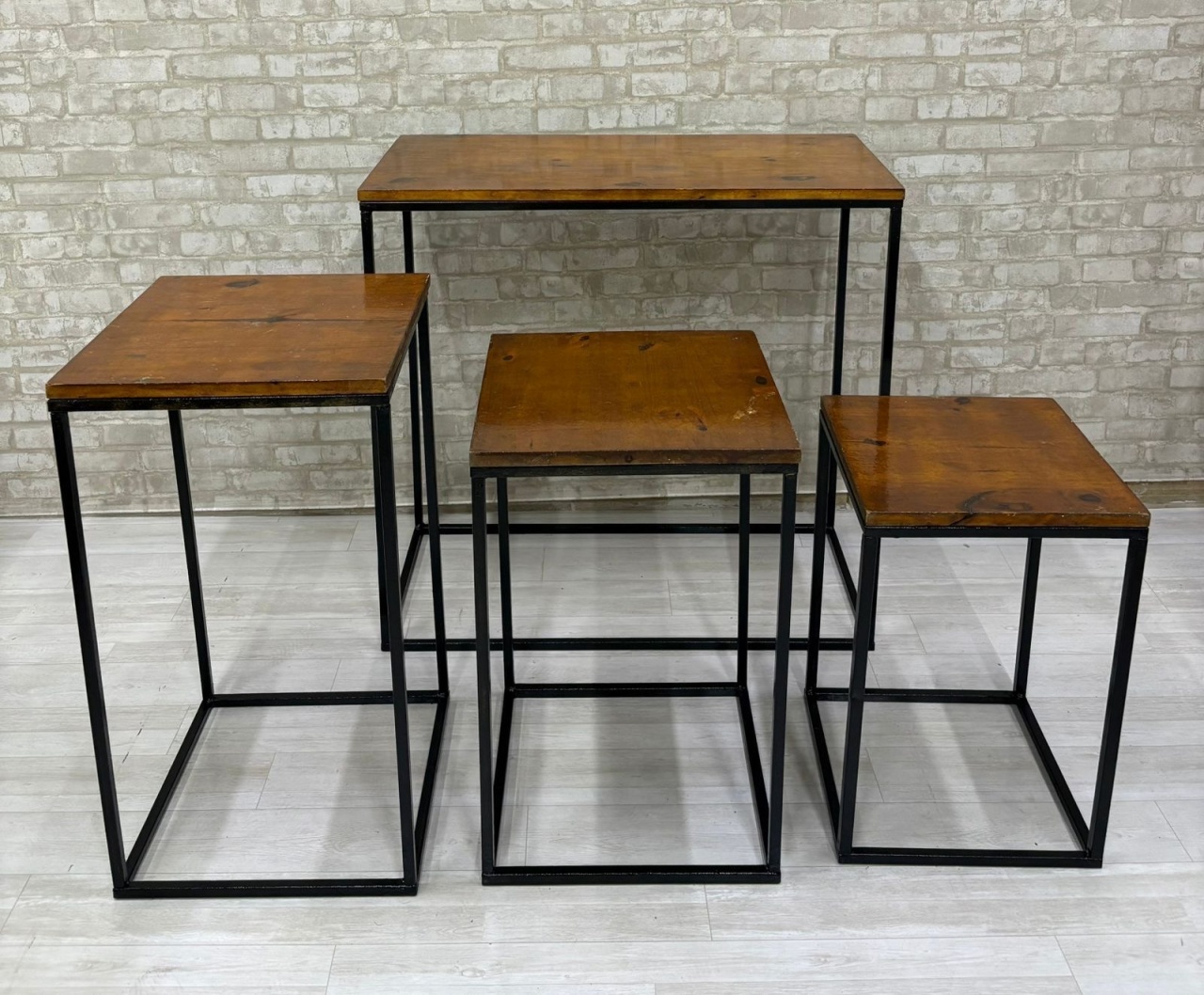 Mesa Quarteto Quadrado Preto - Iara Maria Arruda da Silva