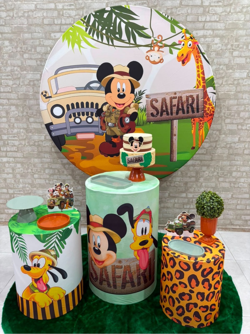 Mickey Safari Kit Prata - Iara Maria Arruda da Silva