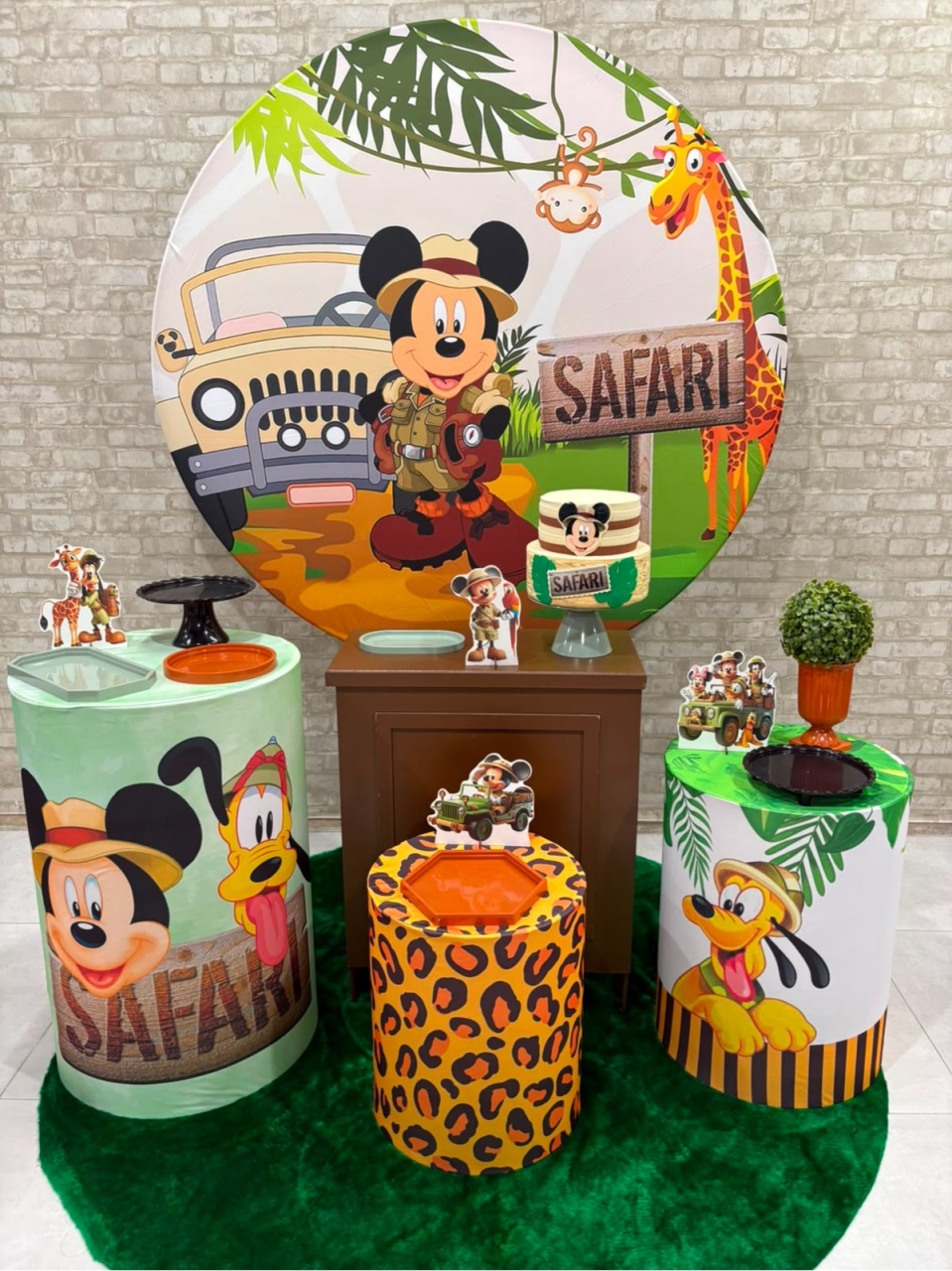 Mickey Safari Kit Ouro - Iara Maria Arruda da Silva