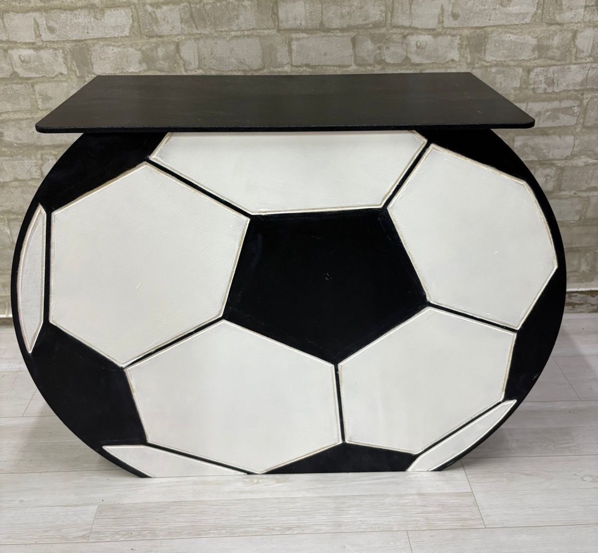 Cômoda Mini Bola - Iara Maria Arruda da Silva