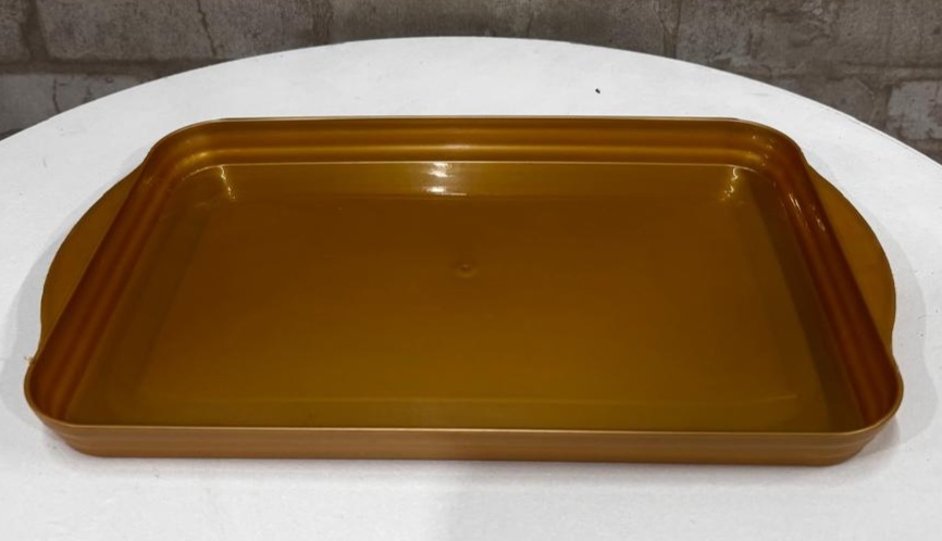 Bandeja Retangular M Dourado - Iara Maria Arruda da Silva