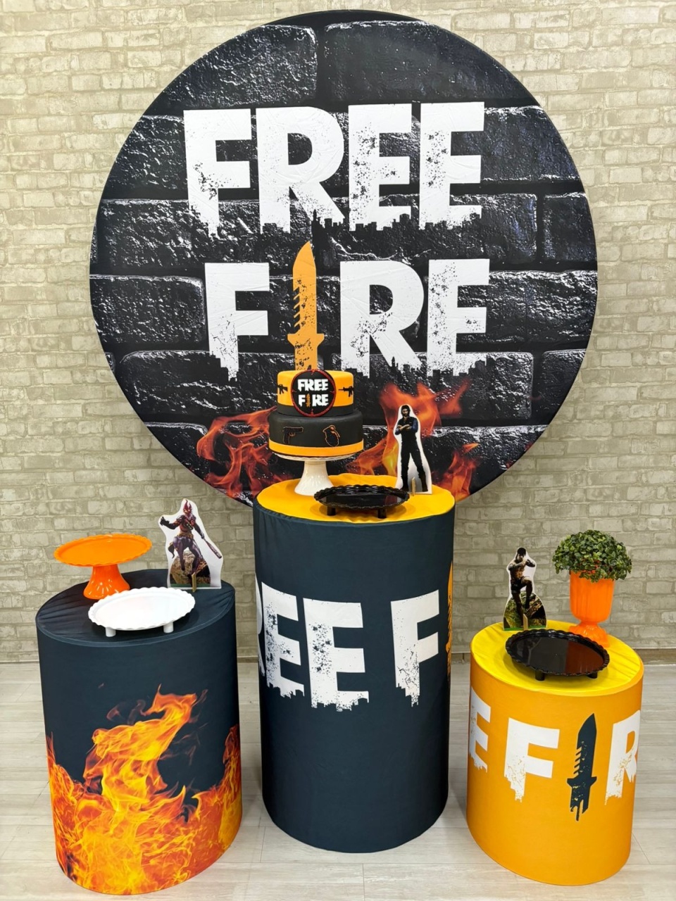 Free Fire  Kit Prata     - Iara Maria Arruda da Silva